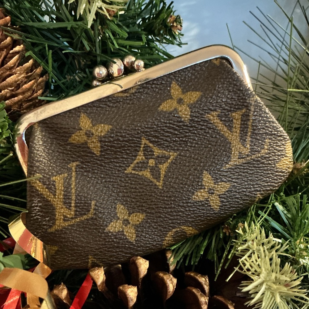 Authentic Rare Vintage LOUIS VUITTON 1970s Kisslock Saks 5th Ave Mono Coin Purse - Picture 2 of 13